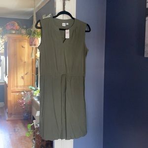Brand new gap dress…bought and never worn. Would be perfect with a Jean jacket!